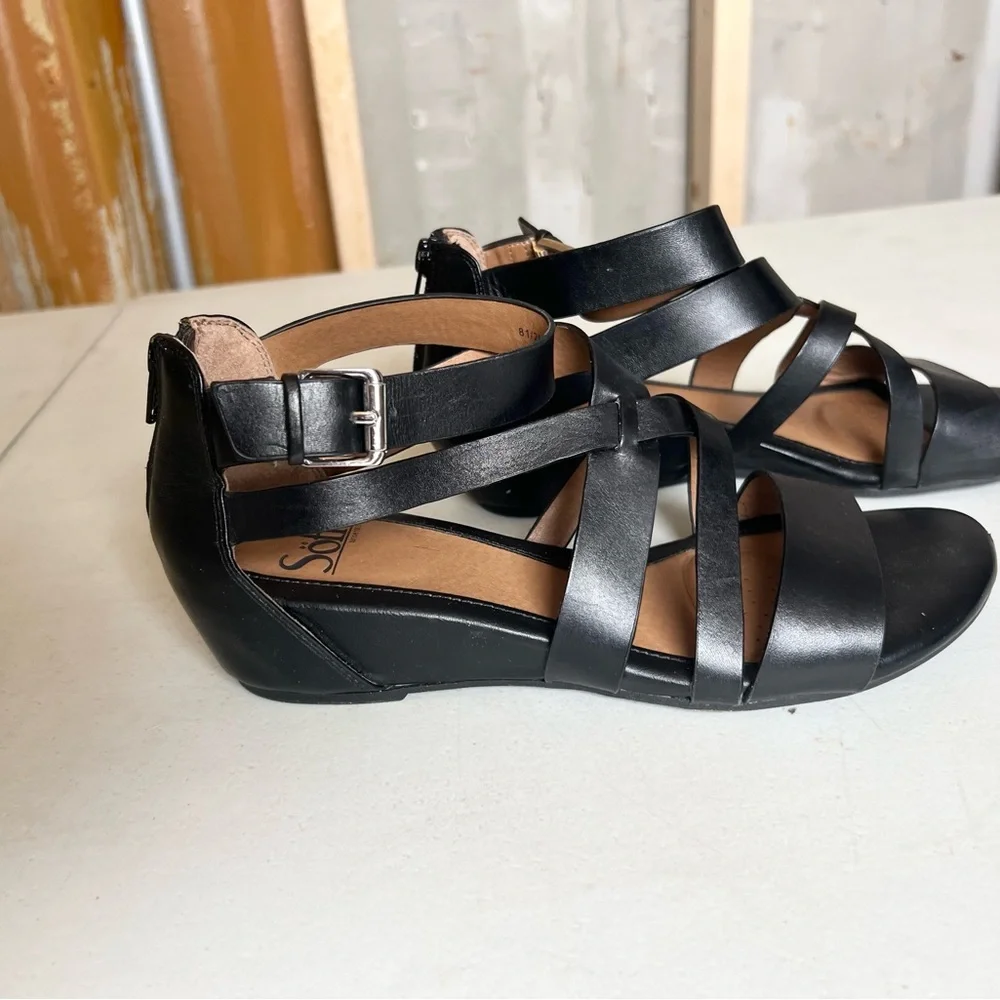 EUC Sofft Black Strappy Sandals - Picture 2 of 6